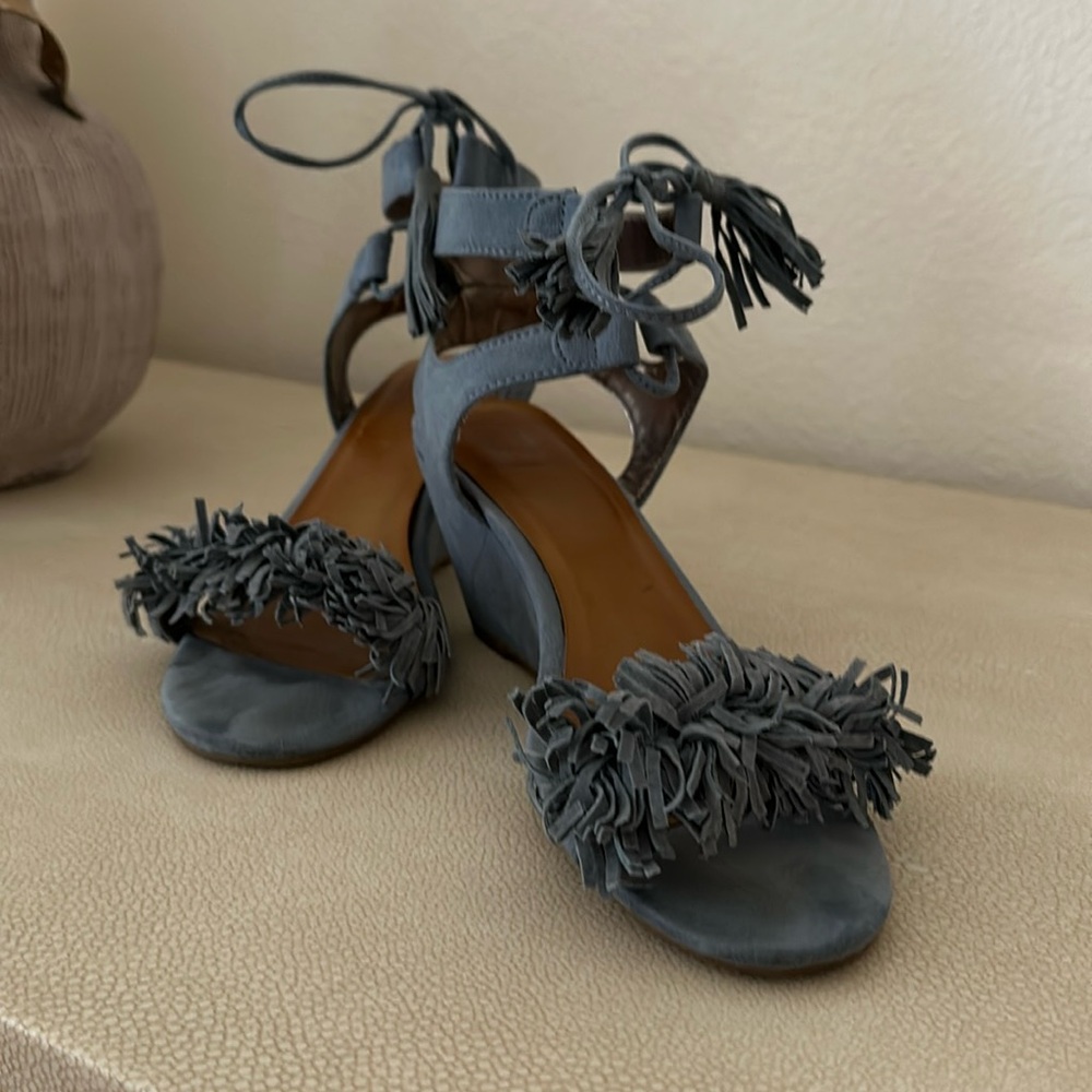 Open two shoe